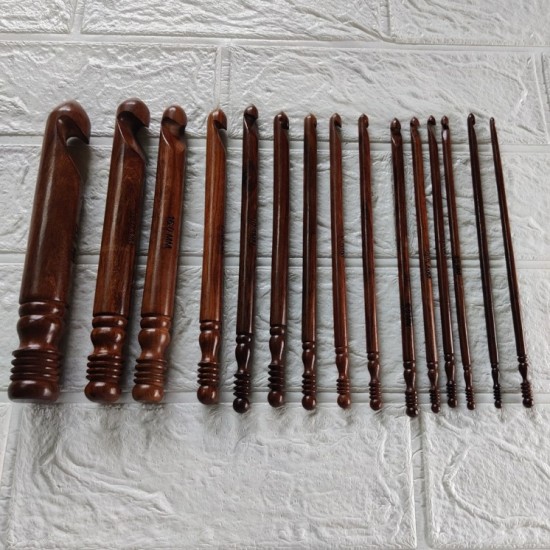 Crochet Hooks Set of 15 (3.5mm-25 mm)  Wooden Yarn Crochet Hooks for Knitting & Crocheting